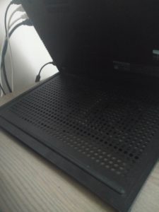 Cooling pad onder laptop